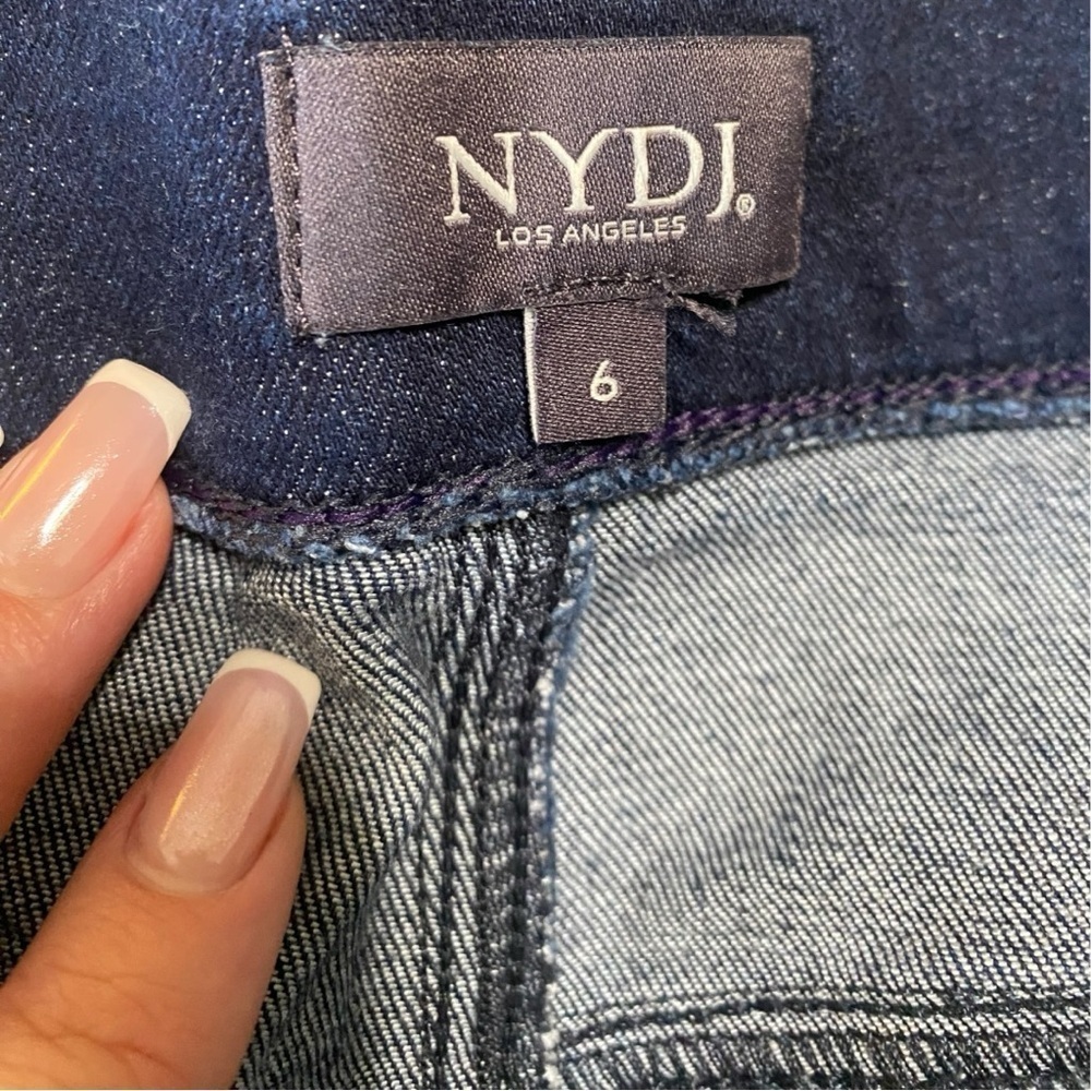 NYDJ Lift and Tuck Pull On Shorts I Size: 6 - Picture 6 of 8